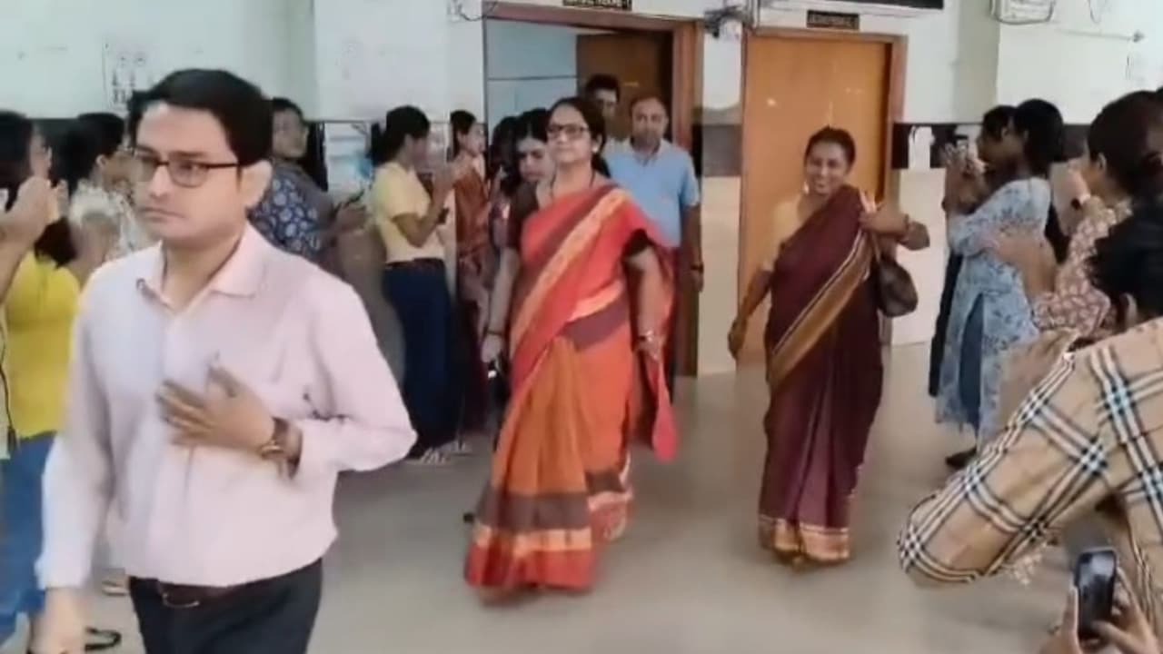 SENIOR DOCTORS JUNIOR DOCTORS SENIOR DOCTORS JUNIOR DOCTORS