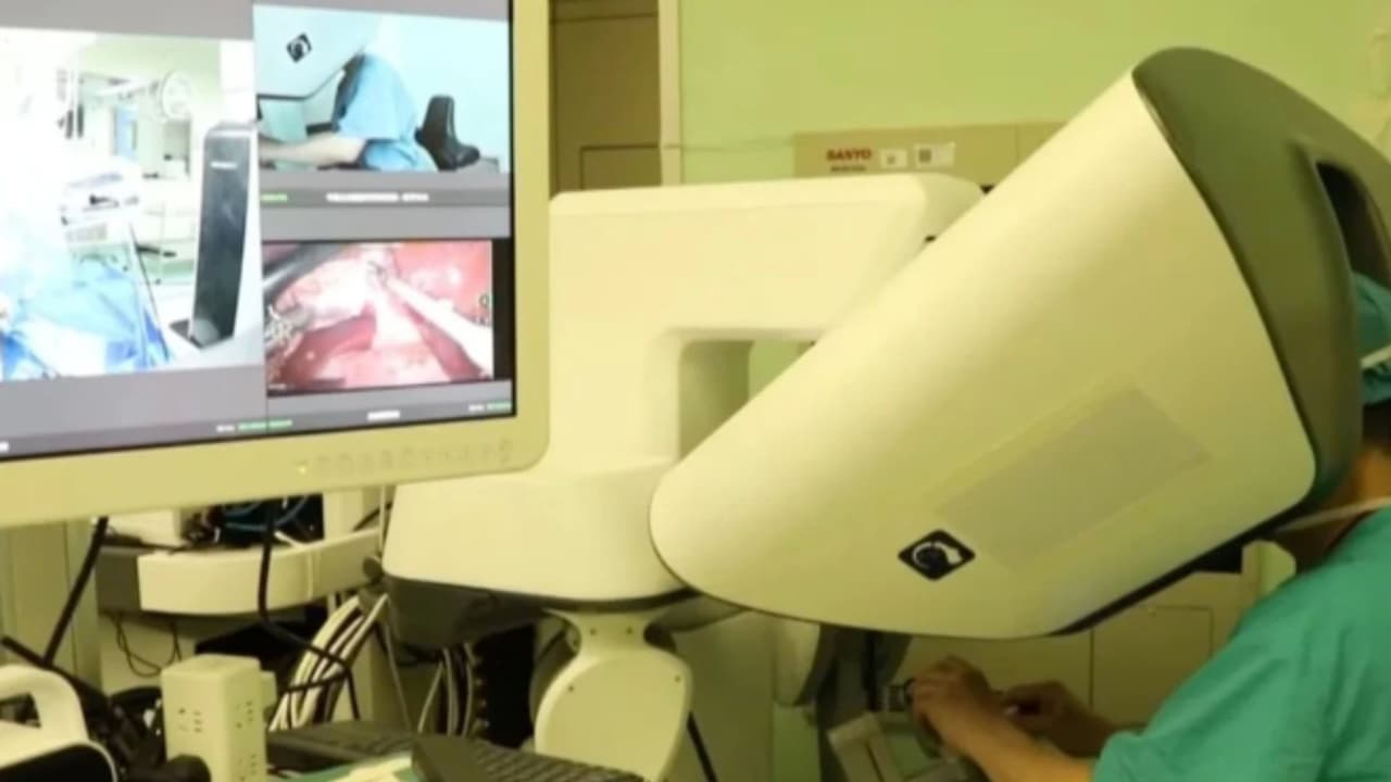 Surgery via satellite at China