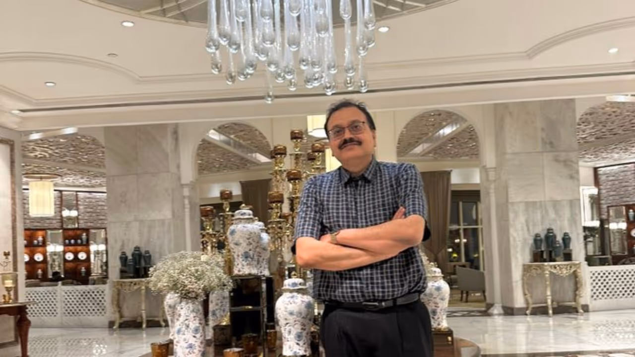 DR. NARAYAN BANERJEE