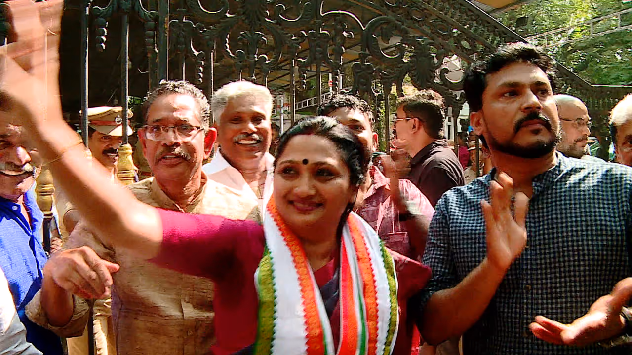 Kochi Mayor decision in crisis Kochi Mayor decision in crisis