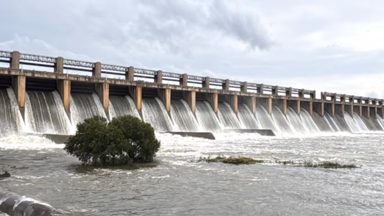 Tungabhadra Dam receives over 4 TMC water after heavy rains Tungabhadra Dam receives over 4 TMC water after heavy rains
