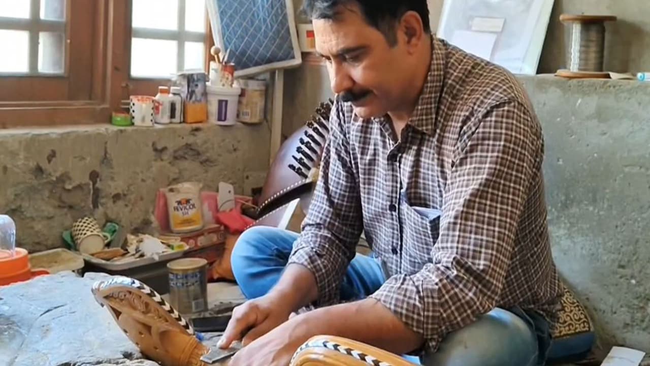 Kashmiri Artisan Kashmiri Artisan