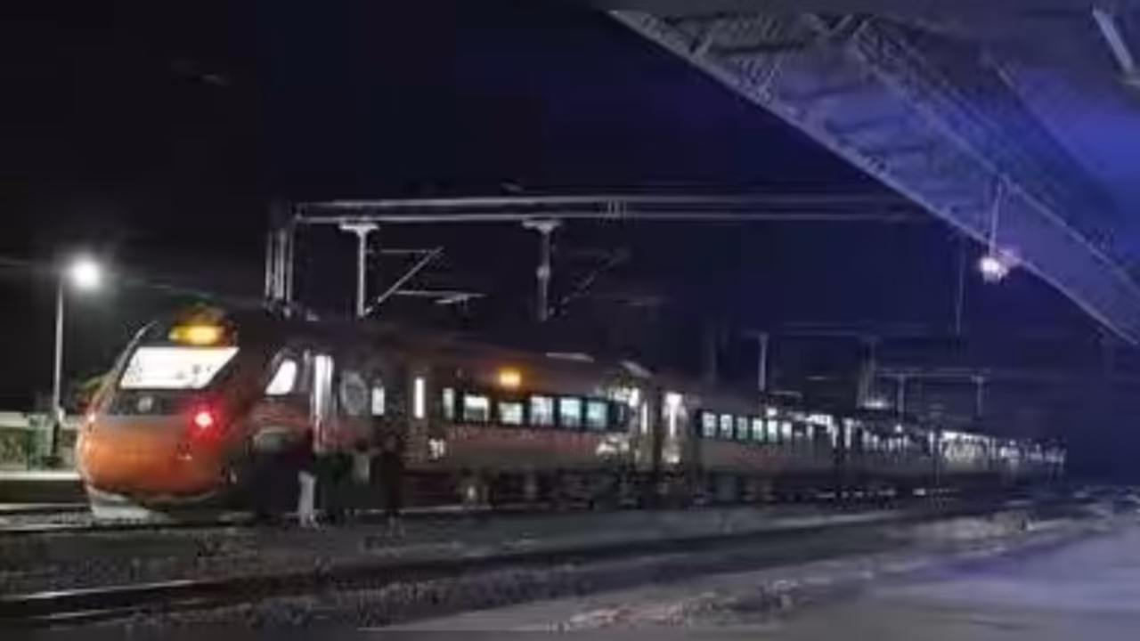15 minutes halt at davanagere turns into six hours delay for vande bharat 15 minutes halt at davanagere turns into six hours delay for vande bharat