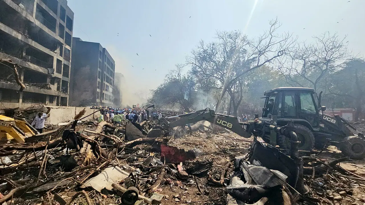 Indian Army Columns from Golden Katar Division conduct Humanitarian & Disaster Relief Operations in Ahmedabad Plane Crash Indian Army Columns from Golden Katar Division conduct Humanitarian & Disaster Relief Operations in Ahmedabad Plane Crash
