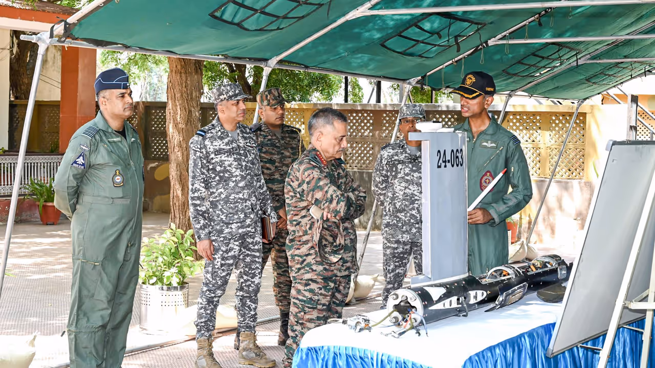 CDS General Anil Chauhan reviews operational readiness of Chinar Corps in north Kashmir CDS General Anil Chauhan reviews operational readiness of Chinar Corps in north Kashmir