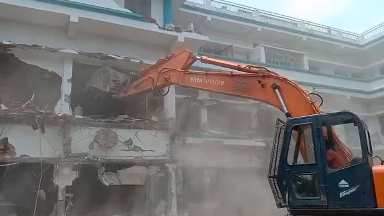  Drug Peddler Yasin Macchli house Demolished in Bhopal