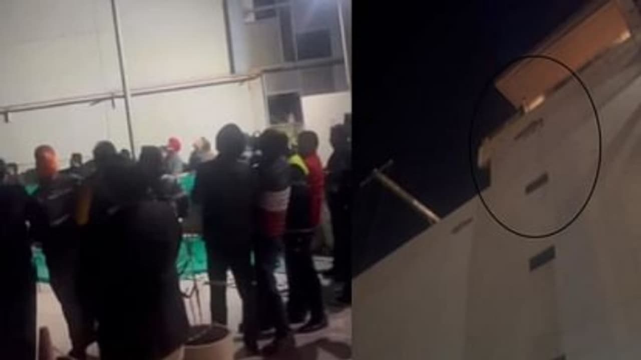 सातवीं मंजिल पर चढ़कर आत्महत्या का प्रयास किया। सातवीं मंजिल पर चढ़कर आत्महत्या का प्रयास किया।