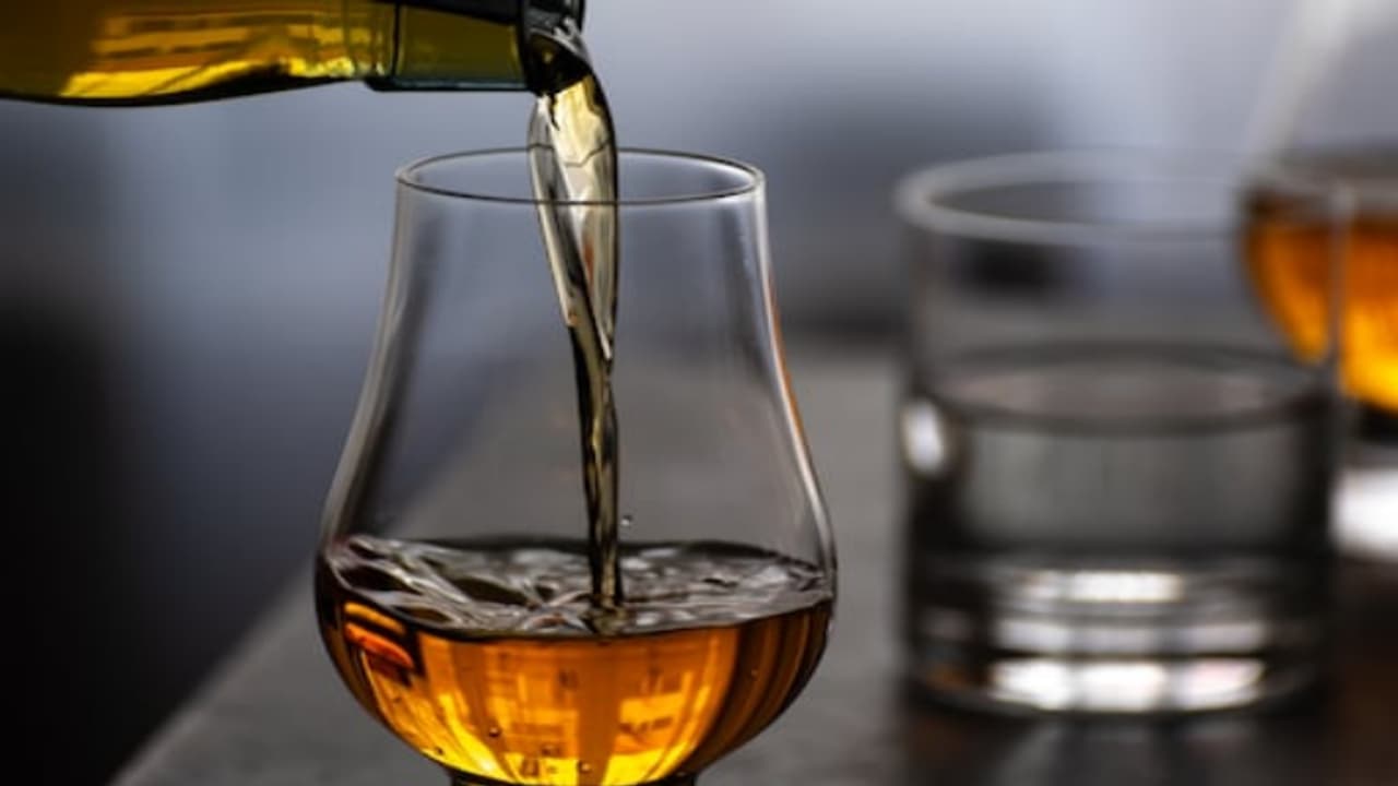 बिहार में जहरीली शराब से मौतों को सिलसिला रुकने का नाम नही ले रहा है।