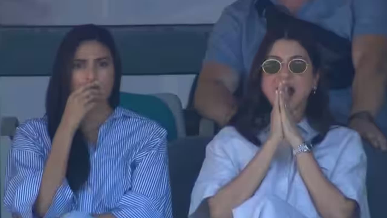 Anushka Sharma and athiya Shetty reaction when Indian team all out on 153 Anushka Sharma and athiya Shetty reaction when Indian team all out on 153