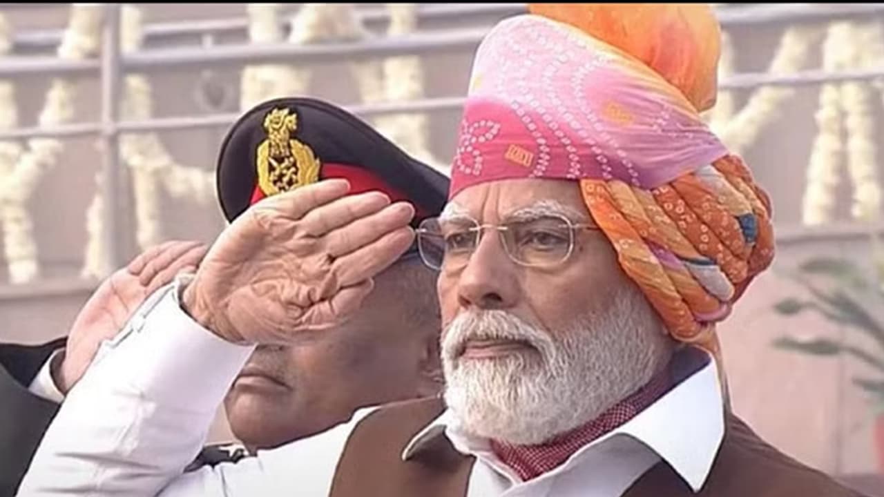 pm Narendra Modi wear bandhani print pagdi