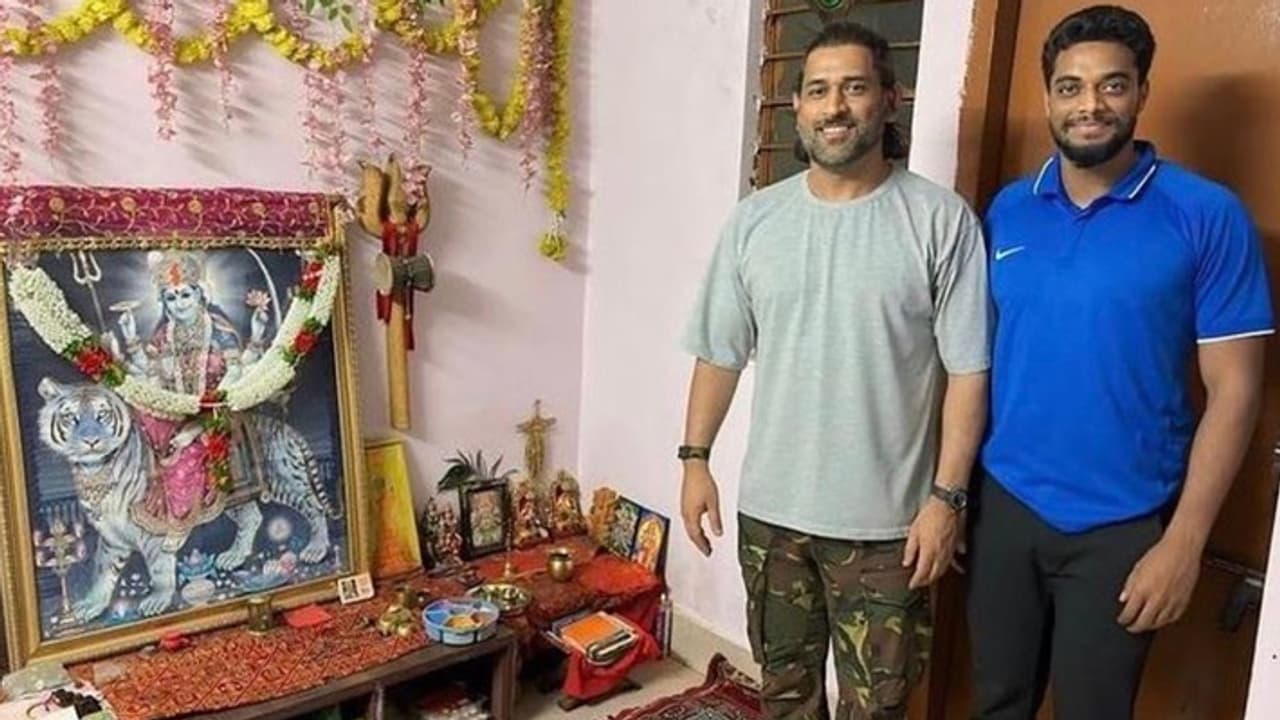 MS Dhoni taking blessings of maa Durga in Ranchi MS Dhoni taking blessings of maa Durga in Ranchi