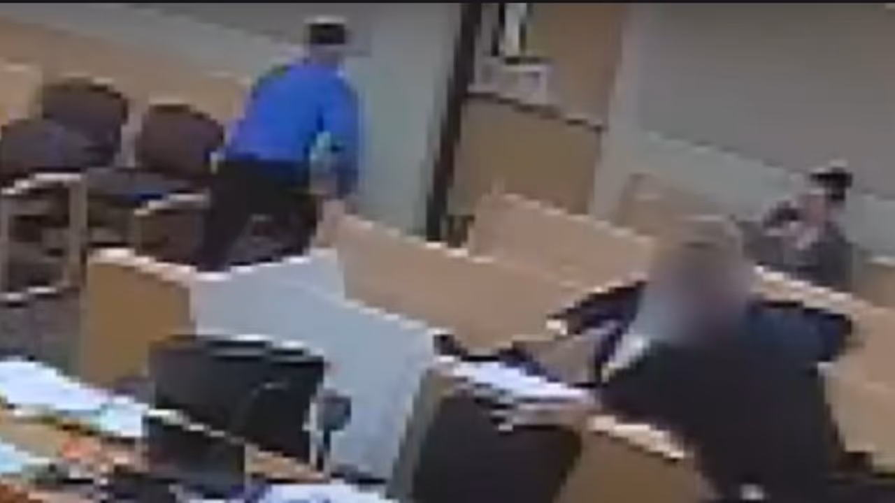 criminal sprints out of courtroom