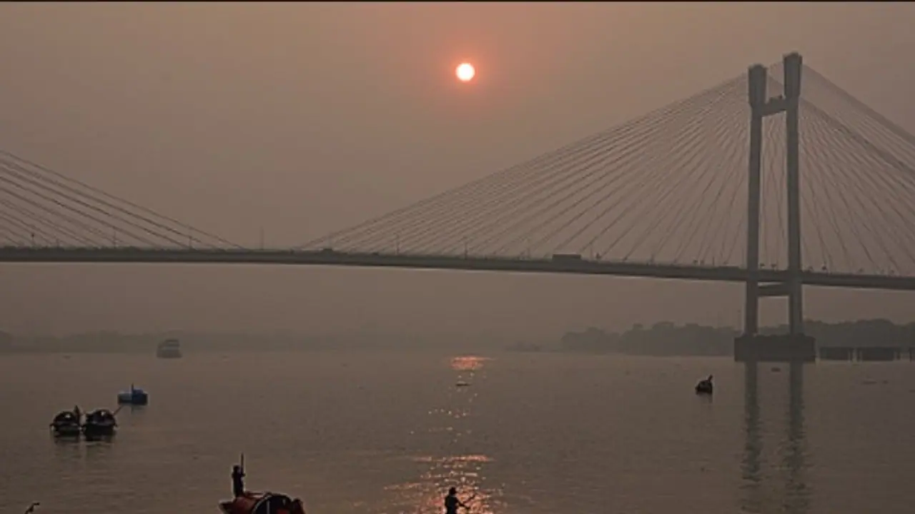 youth jumped from the Hooghly Bridge youth jumped from the Hooghly Bridge