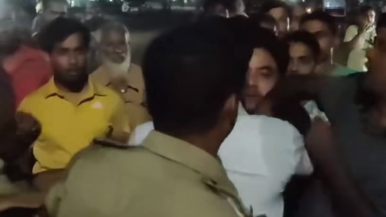 POLICE VS LEADER POLICE VS LEADER