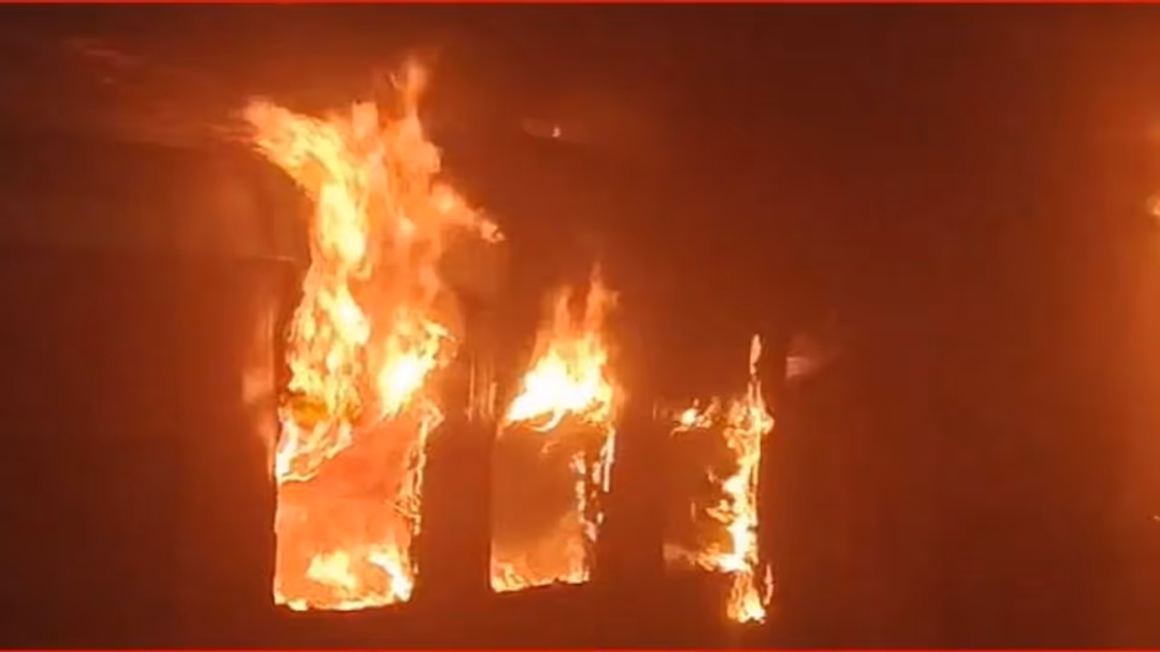 One dead as two bogies of Tata Ernakulam Express catch fire One dead as two bogies of Tata Ernakulam Express catch fire
