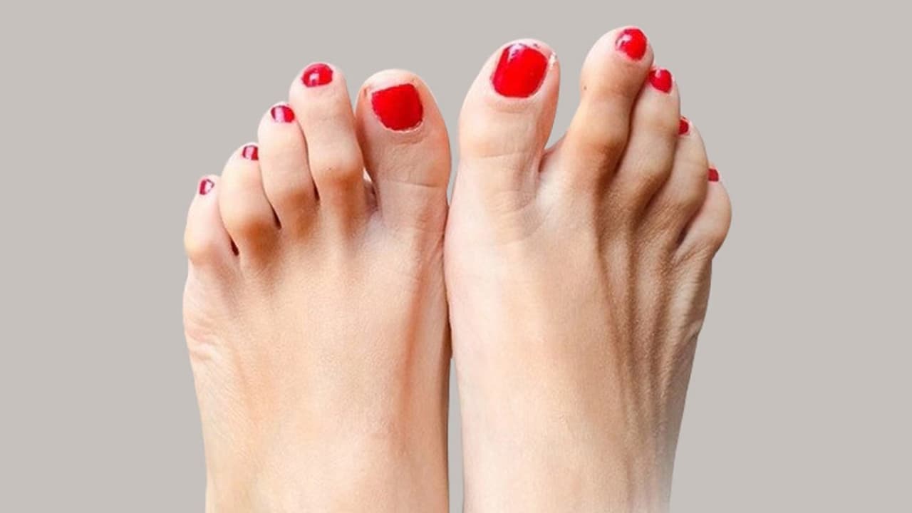 Personality traits of long second toe
