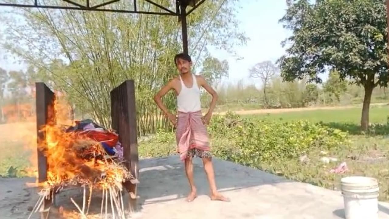 Husband performs Shraddha for his living wife in Malda bsm Husband performs Shraddha for his living wife in Malda bsm