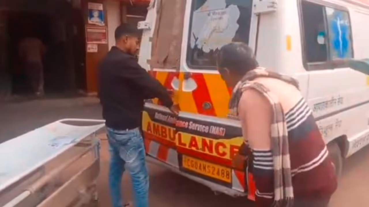 Ambulence door jamed Ambulence door jamed