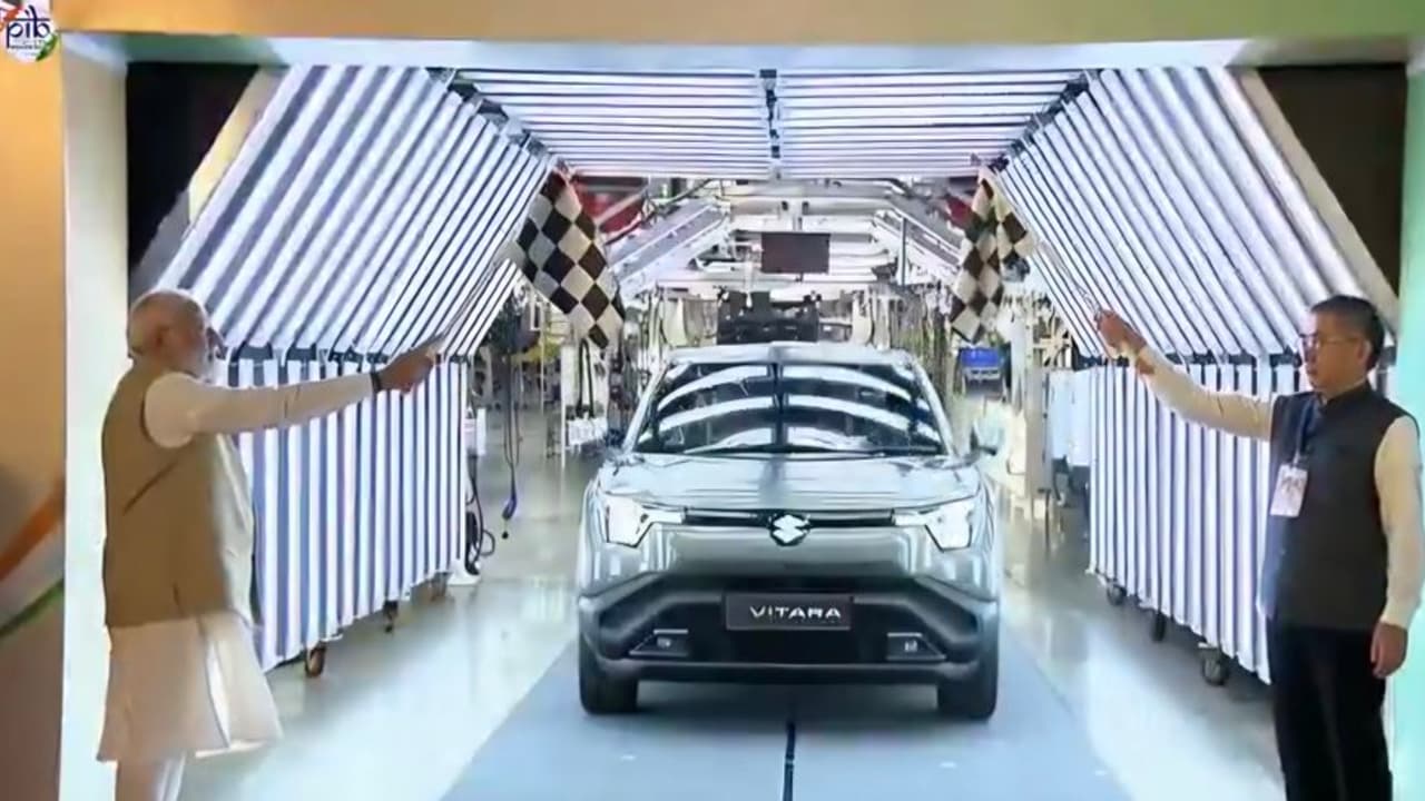 PM Modi flags off e Vitara in Ahmedabad 
