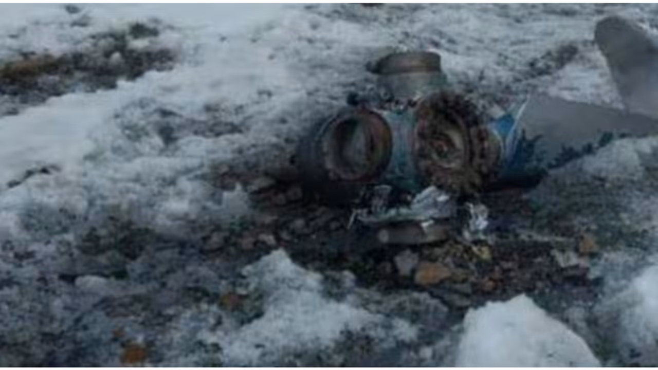Indian Army mountaineers recover Body of a Malayali soldier Indian Army mountaineers recover Body of a Malayali soldier