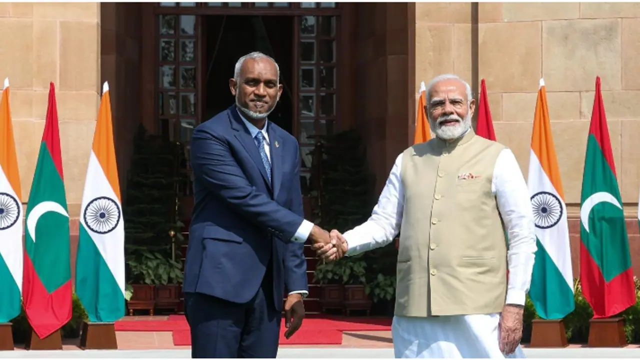 PM Modi meets Maldives President Mohamed Muizzu