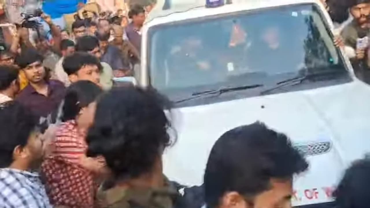 যাদবপুর বিশ্ববিদ্যালয়, বামপন্থী ছাত্র সংগঠন, যাদবপুরে বিক্ষোভ, ব্রাত্য বসু, Jadavpur University, leftist student organization, protest in Jadavpur, Bratya Basu, যাদবপুর বিশ্ববিদ্যালয়, বামপন্থী ছাত্র সংগঠন, যাদবপুরে বিক্ষোভ, ব্রাত্য বসু, Jadavpur University, leftist student organization, protest in Jadavpur, Bratya Basu,