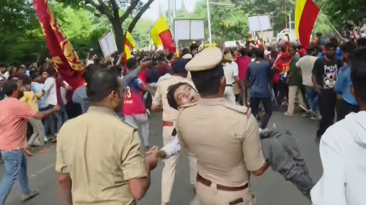 RCB victory parade, Stampede at Chinnaswamy Stadium 