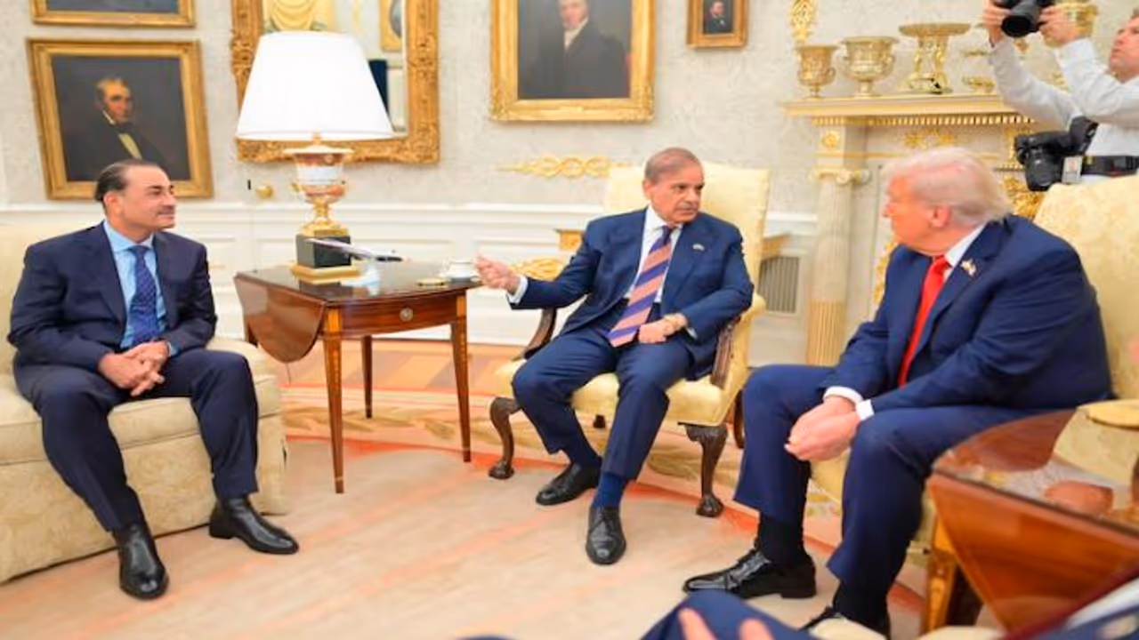 Trump Meets with PM Shehbaz Sharif