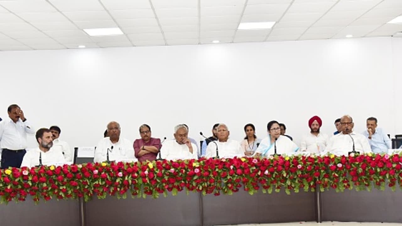 Patna meeting before the panchayat polls has become a problem for the CPM Congress 