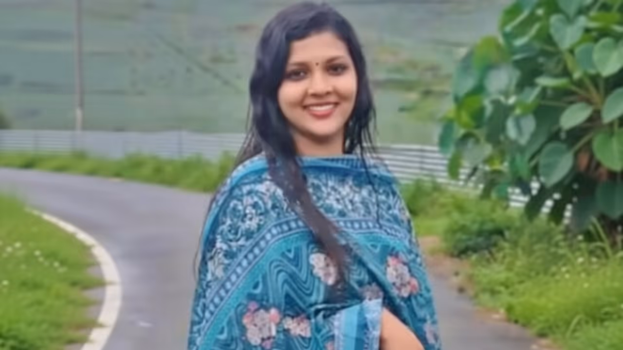 24 year old mother of two found hanging at residence in arikkulam kozhikkod 24 year old mother of two found hanging at residence in arikkulam kozhikkod
