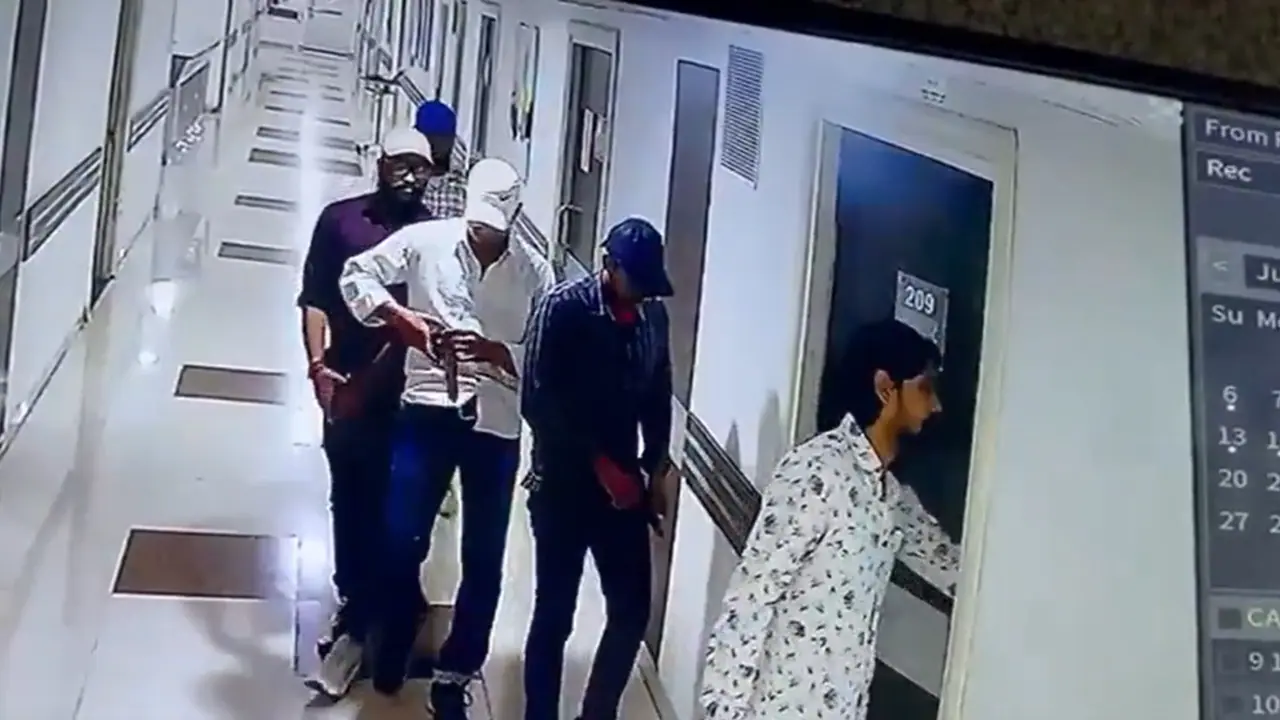 5 Men Walk Into Patna Hospital With Guns, Shoot Patient Dead 5 Men Walk Into Patna Hospital With Guns, Shoot Patient Dead