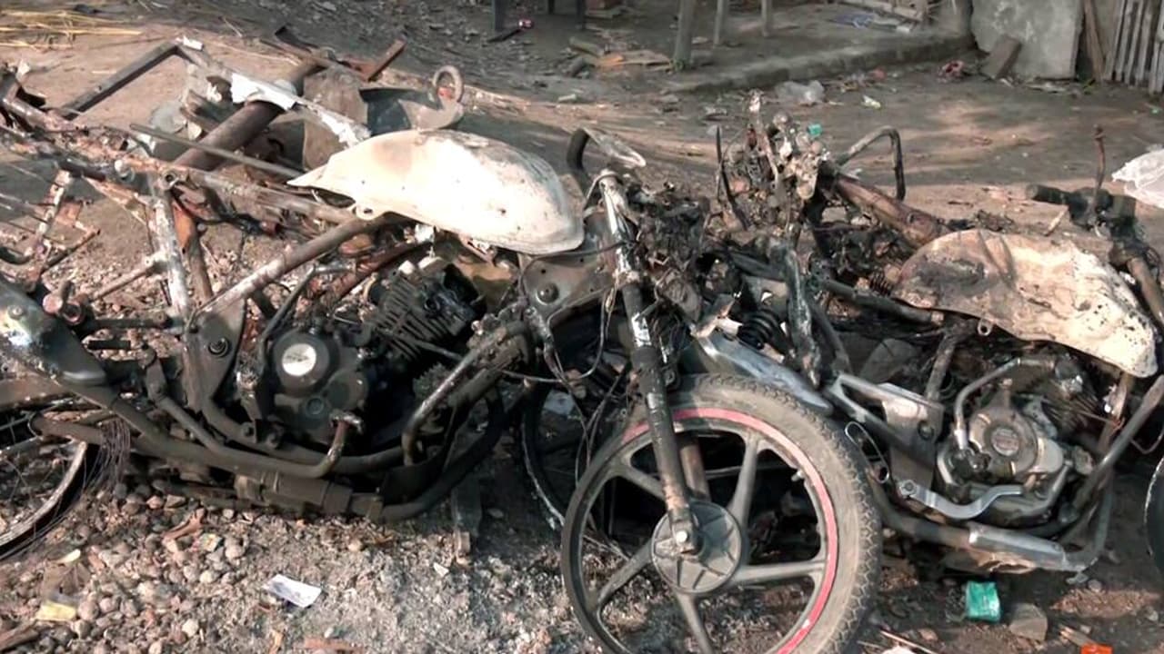 West Bengal: 3 people killed in Dhuliyan, Murshidabad in wake of mob violence against the Waqf (Amendment) Act West Bengal: 3 people killed in Dhuliyan, Murshidabad in wake of mob violence against the Waqf (Amendment) Act