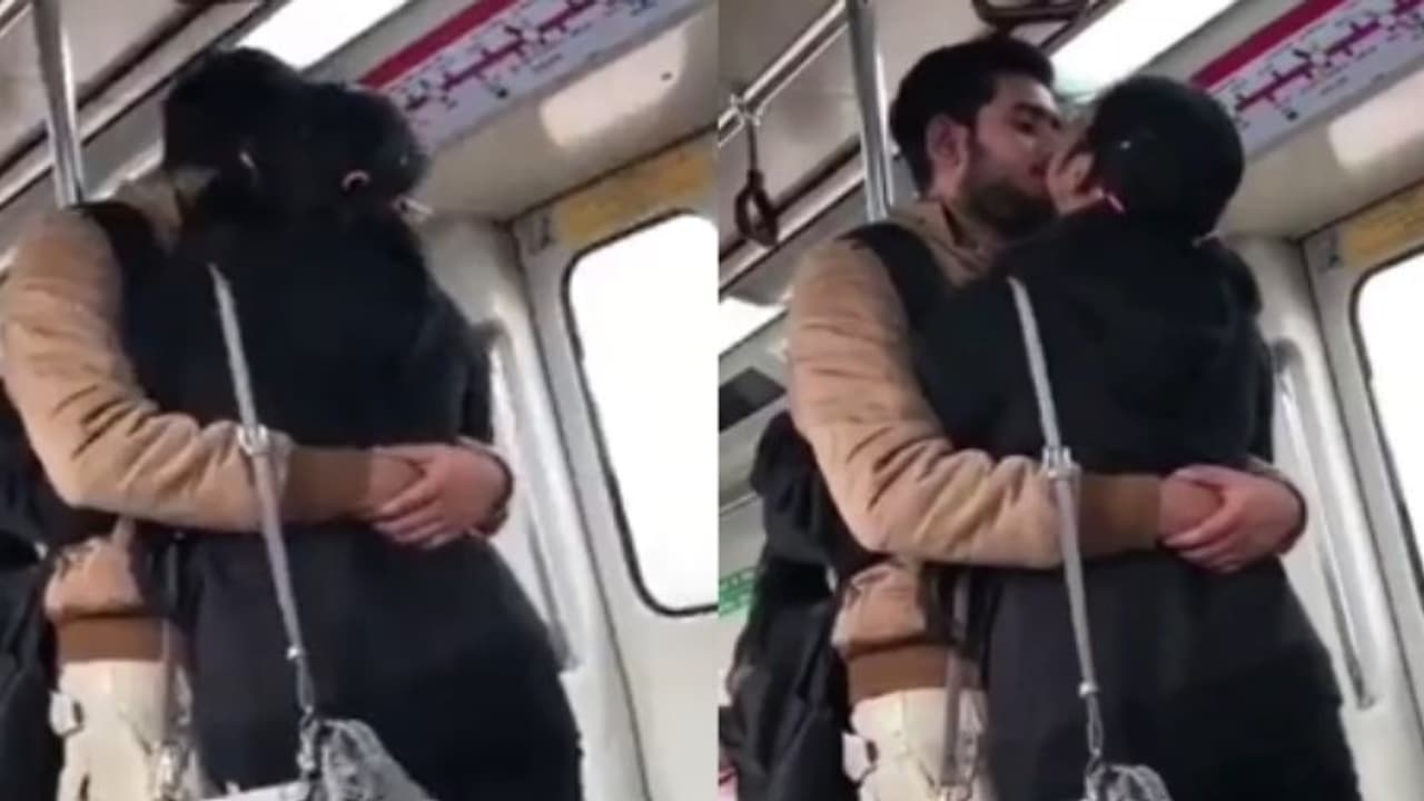 delhi metro viral video of couple kissing delhi metro viral video of couple kissing