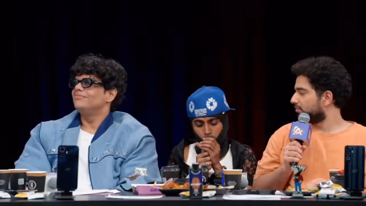 Tapri Pe Baitha Hai MC Stan Lights Cigarette Mid Show on Indias Got Latent 2 Samay Raina Reacts | VIDEO Tapri Pe Baitha Hai MC Stan Lights Cigarette Mid Show on Indias Got Latent 2 Samay Raina Reacts | VIDEO