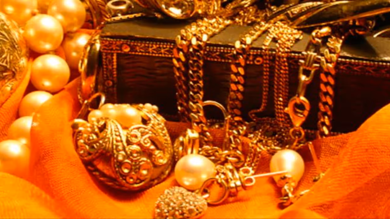 robbery in train robbery in train