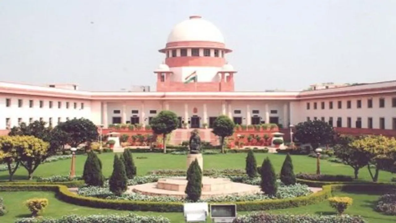 अनुच्छेद 370 पर सुप्रीम कोर्ट ने दिया केन्द्र और जम्मू-कश्मीर सरकार को नोटिस