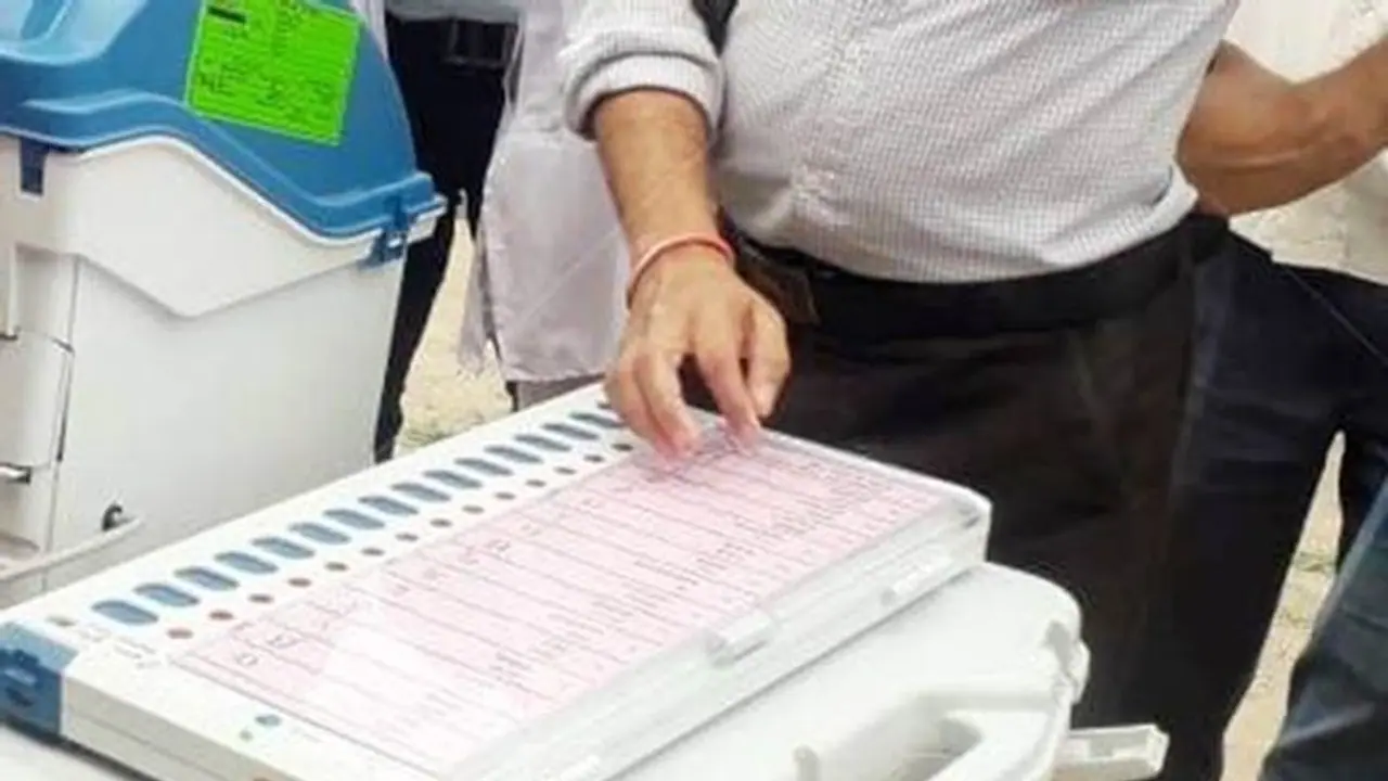 ईवीएम विरोधियों को सुप्रीम कोर्ट से बड़ा झटका, याचिका खारिज