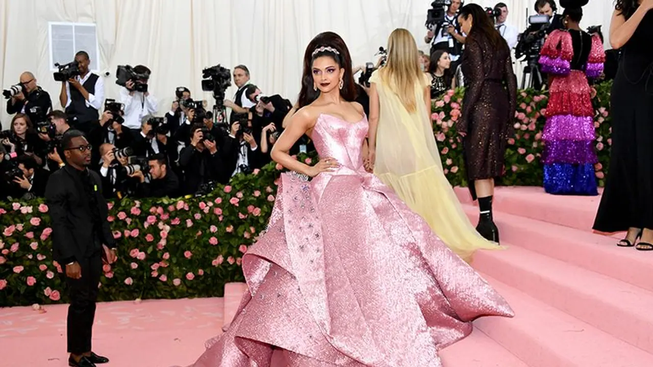 Met gala में बार्बी गर्ल बनकर पहुंची दीपिका पादुकोण