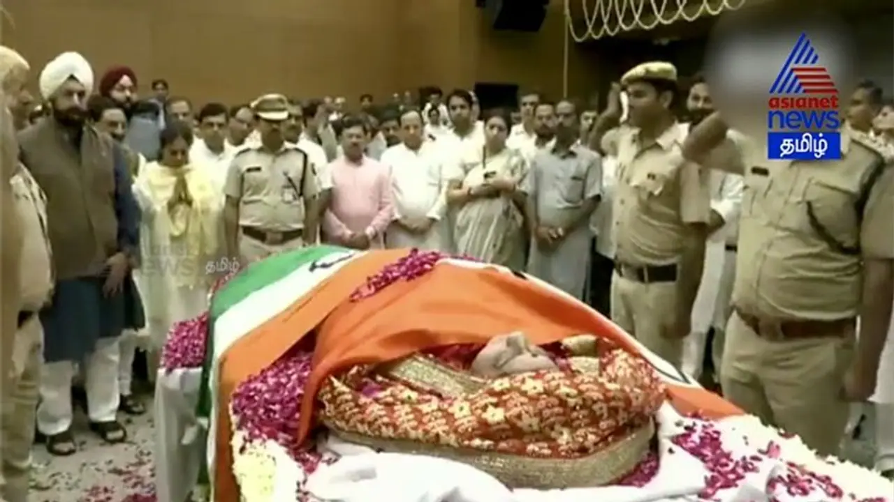 पंच तत्व में विलीन हुआ दिवंगत सुषमा स्वराज का पार्थिव शरीर, कीजिए अंतिम दर्शन