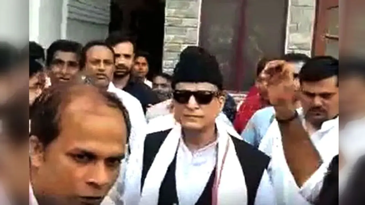 फिर परिवार समेत थाने पहुंचे आजम खान