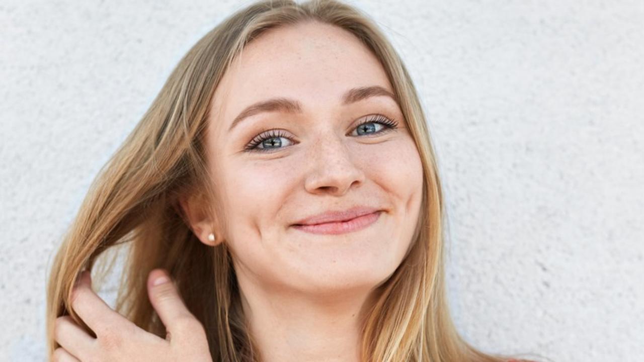 Dimples on Cheeks: सुंदरता की निशानी गालों का डिंपल है एक बीमारी ...