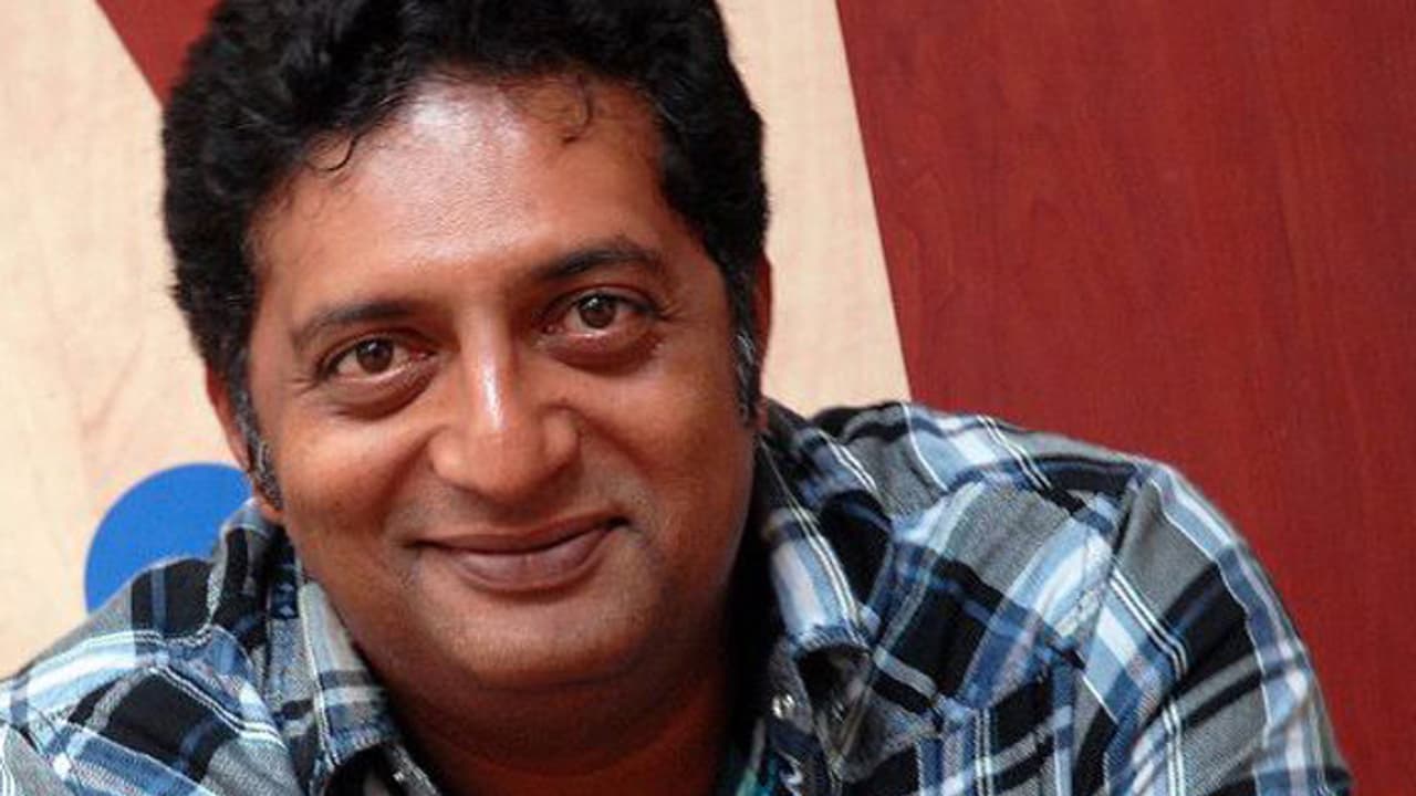 ನಟ, ನಿರ್ದೇಶಕ ಪ್ರಕಾಶ್ ರಾಜ್ ಪುಸ್ತಕ ಶಾರ್ಜಾದಲ್ಲಿ ಲೋಕಾರ್ಪಣೆ | South Indian ...
