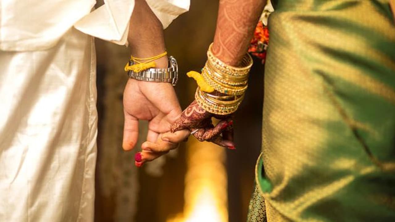 Here are 6 points to keep in mind before creating an online matrimonial profile