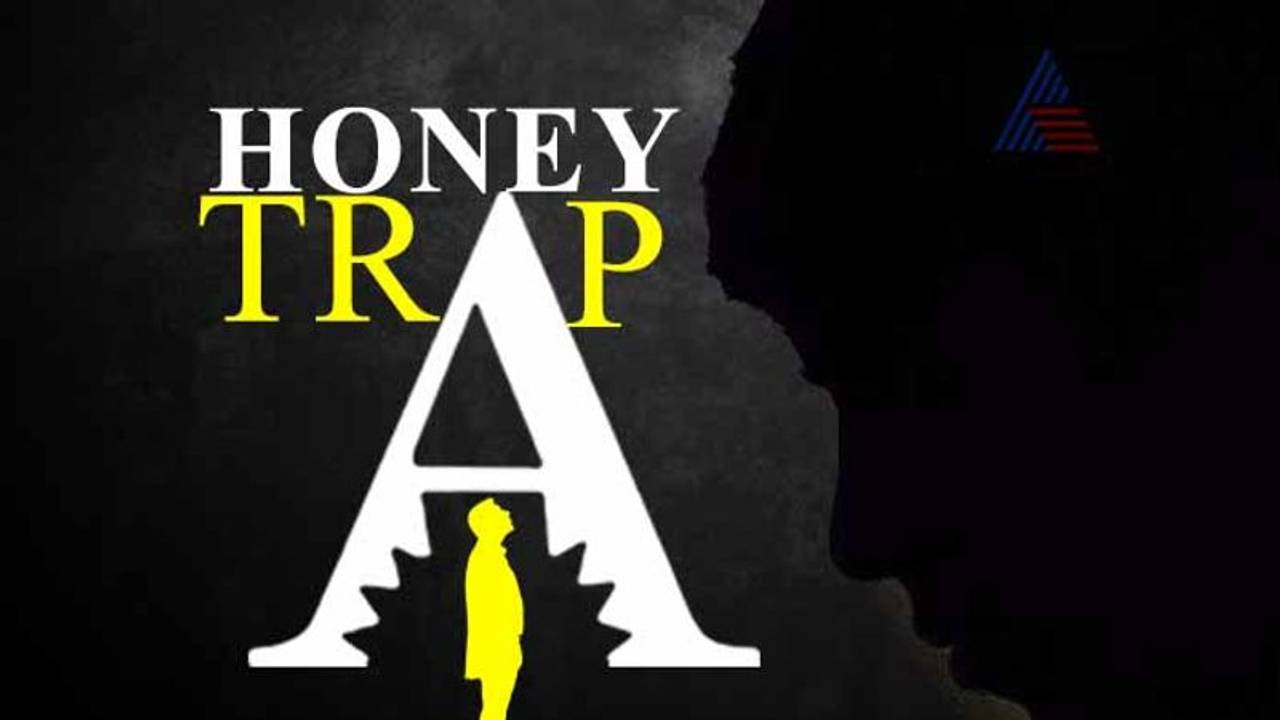 Honeytrap Case: ಎಳನೀರು ಕುಡಿಯಲು ಬಂದ ಬ್ಯಾಂಕ್ ಮ್ಯಾನೇಜರನ್ನು ಹನಿಟ್ರ್ಯಾಪ್ ಮಾಡಿದ ಆಂಟಿ: ಅಷ್ಟಕ್ಕೂ ಆಗಿದ್ದೇನು? | Vijayapura Bank Manager Honeytrap Case Coconut Seller Arrested Gvd Honeytrap Case: ಎಳನೀರು ಕುಡಿಯಲು ಬಂದ ಬ್ಯಾಂಕ್ ಮ್ಯಾನೇಜರನ್ನು ಹನಿಟ್ರ್ಯಾಪ್ ಮಾಡಿದ ಆಂಟಿ: ಅಷ್ಟಕ್ಕೂ ಆಗಿದ್ದೇನು? | Vijayapura Bank Manager Honeytrap Case Coconut Seller Arrested Gvd