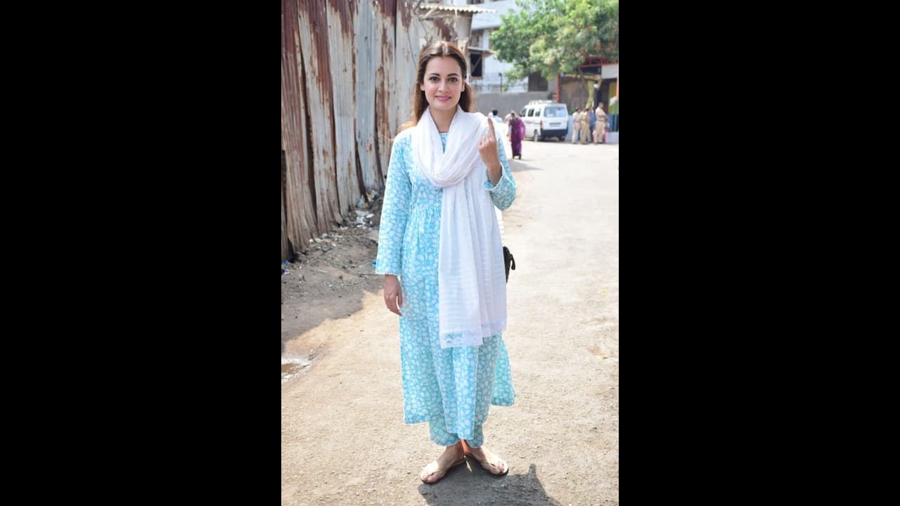 Lok Sabha Election 2019: ये बॉलीवुड सितारें पहुंचे मुंबई में वोट डालने!