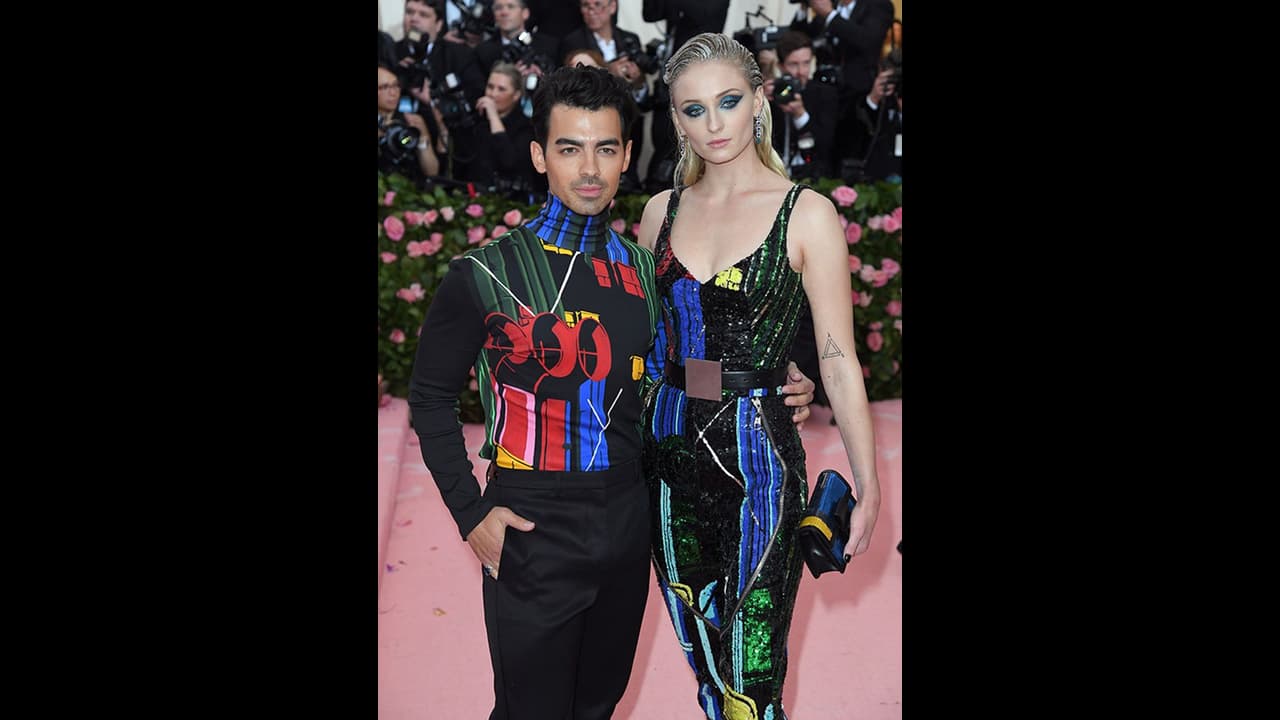 Met Gala 2019: अपनी जेठानी को टक्कर नहीं दे पाईं प्रियंका चोपड़ा, देखिए सोफी टर्नर की ग्लैमरस PHOTOS!