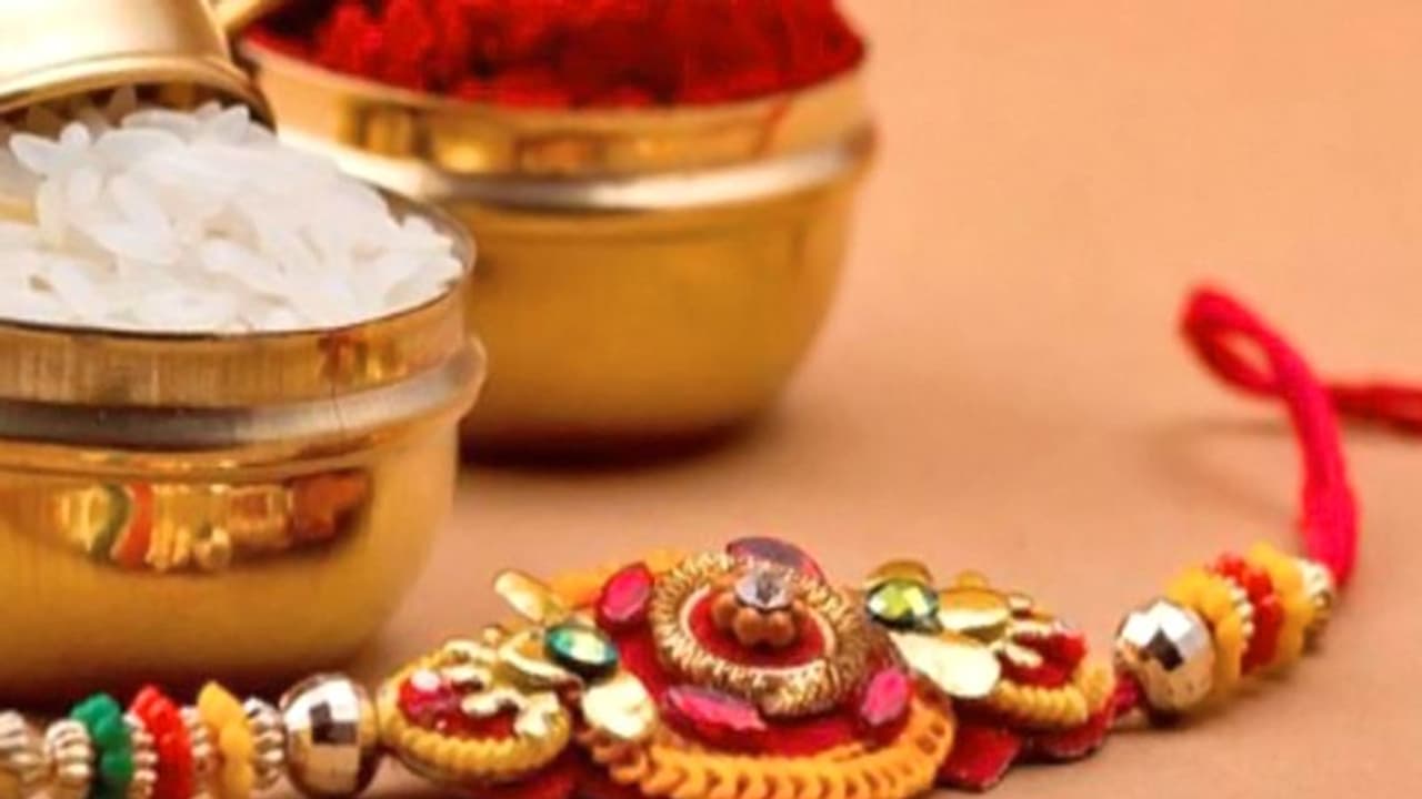 Akrm Raksha Rr R Raksha Bandhan: Know the whole process of tying rakhi | Raksha Bandhan ...
