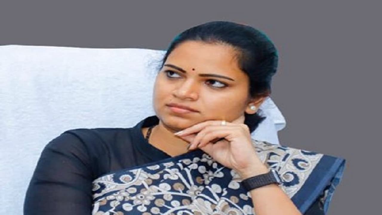 Vidatha Rajini Vidadala Rajini Biography: విడదల రజిని: బాల్యం, విద్యాభ్యాసం, వ్యక్తిగత ...