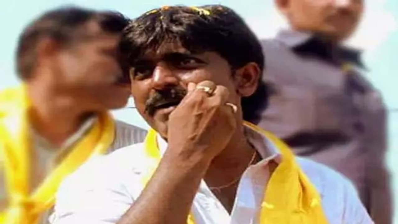జగన్ కు భయపడి వాళ్లు రాజీనామా చేయడం లేదు: బిటెక్ రవి | B Tech Ravi ...