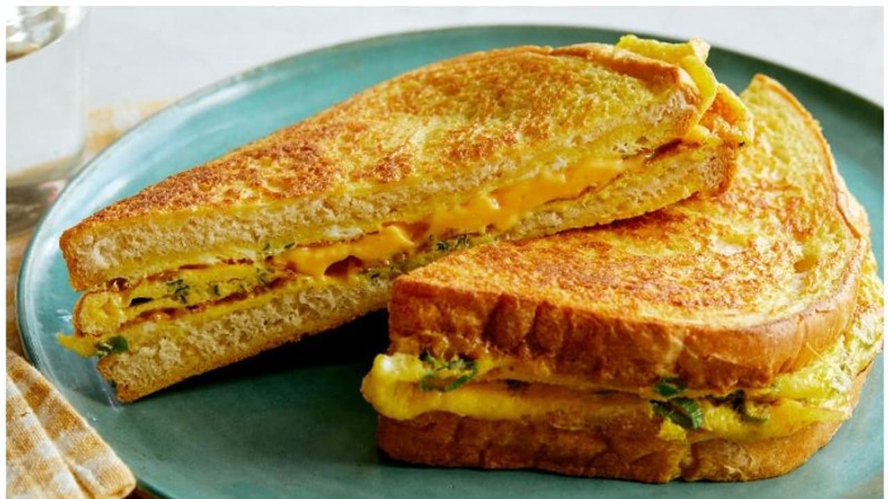 ಪ್ರತಿದಿನ ಬ್ರೆಡ್-ಆಮ್ಲೆಟ್ ತಿನ್ನೋದು ಆರೋಗ್ಯಕ್ಕೆ ವರವೋ, ಶಾಪವೋ? ಆಮ್ಲೆಟ್ ತಿಂದ್ರೆ ತೂಕ ಹೆಚ್ಚುತ್ತಾ? | Daily Bread Omelets Breakfast Effects On Body And Weight Kvn ಪ್ರತಿದಿನ ಬ್ರೆಡ್-ಆಮ್ಲೆಟ್ ತಿನ್ನೋದು ಆರೋಗ್ಯಕ್ಕೆ ವರವೋ, ಶಾಪವೋ? ಆಮ್ಲೆಟ್ ತಿಂದ್ರೆ ತೂಕ ಹೆಚ್ಚುತ್ತಾ? | Daily Bread Omelets Breakfast Effects On Body And Weight Kvn